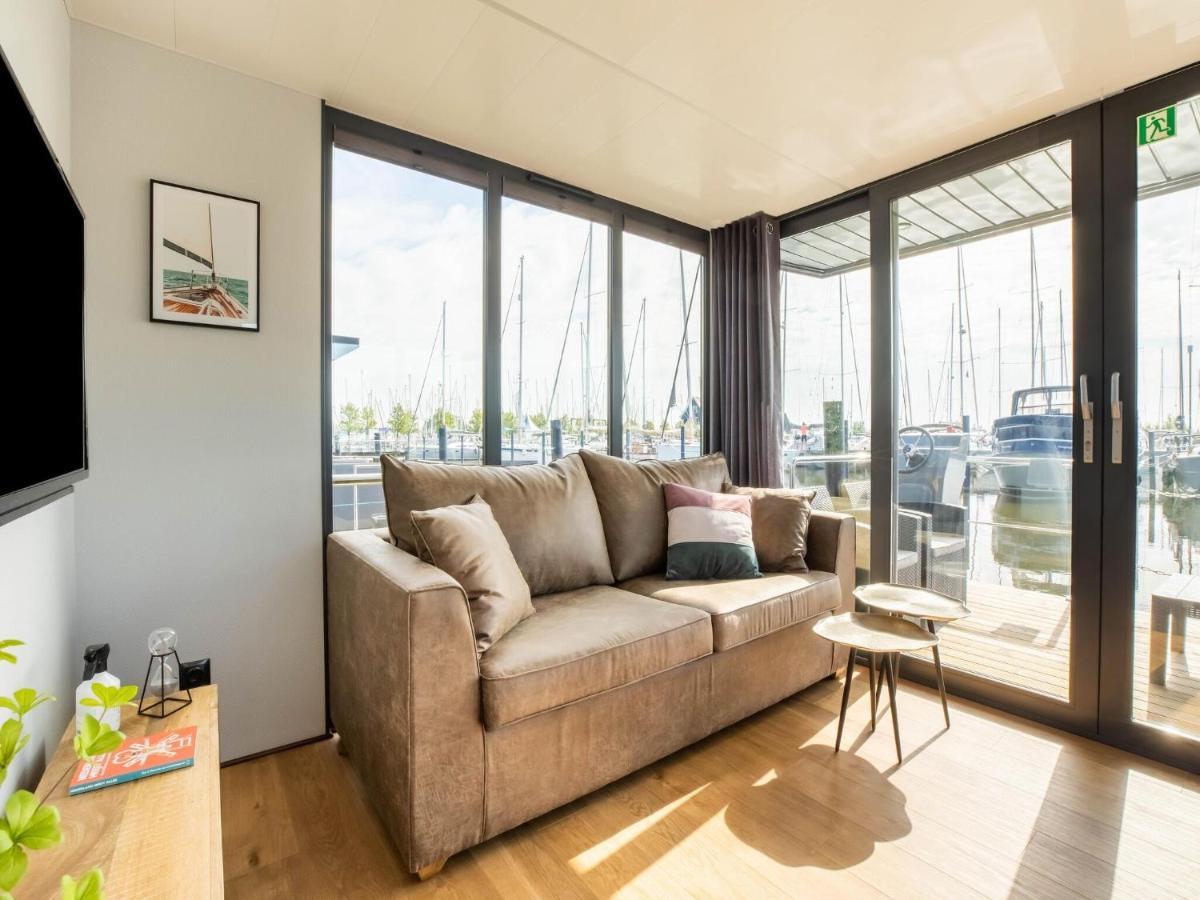 Comfortable Houseboat In Volendam Marina Dış mekan fotoğraf