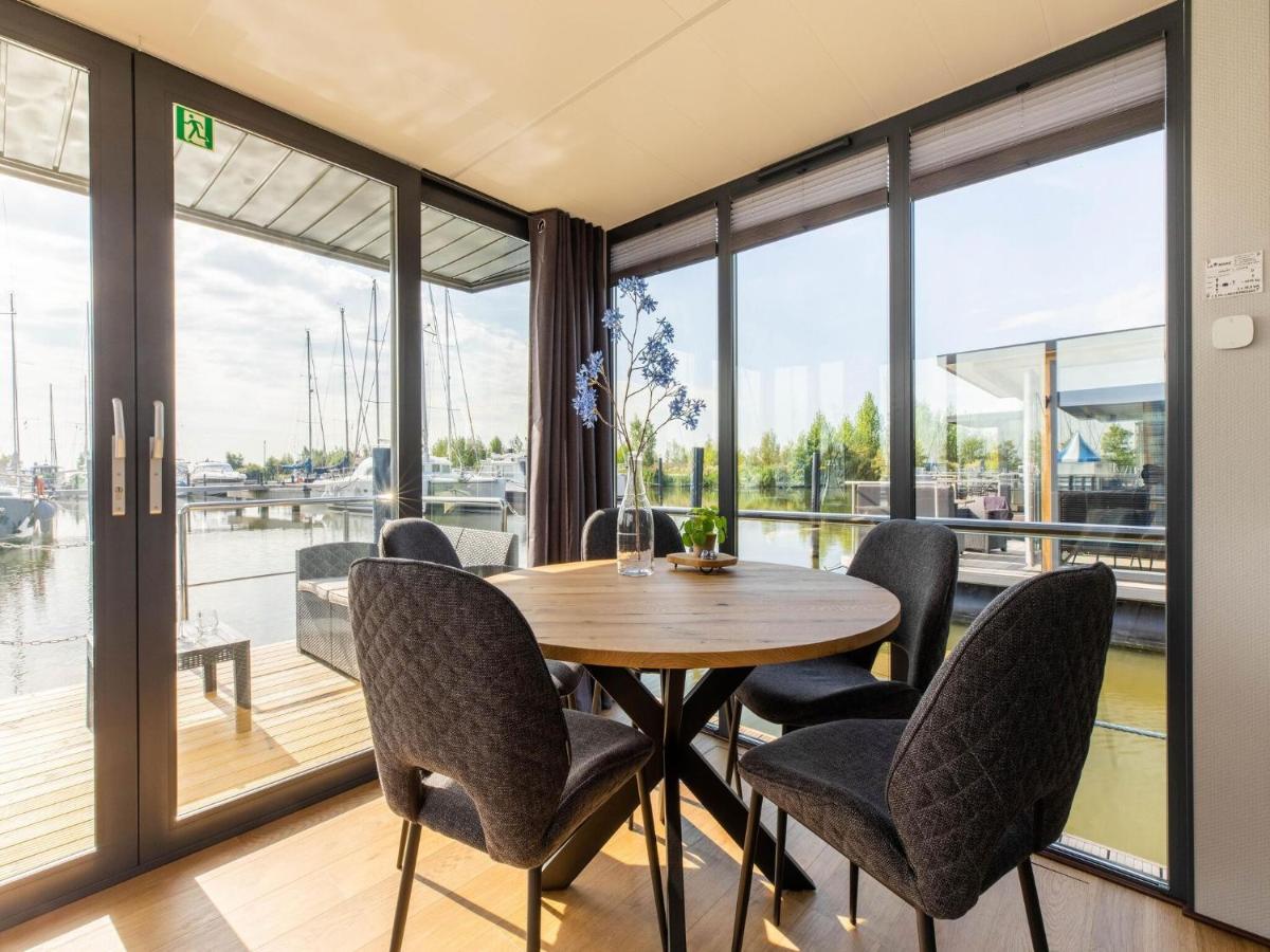 Comfortable Houseboat In Volendam Marina Dış mekan fotoğraf