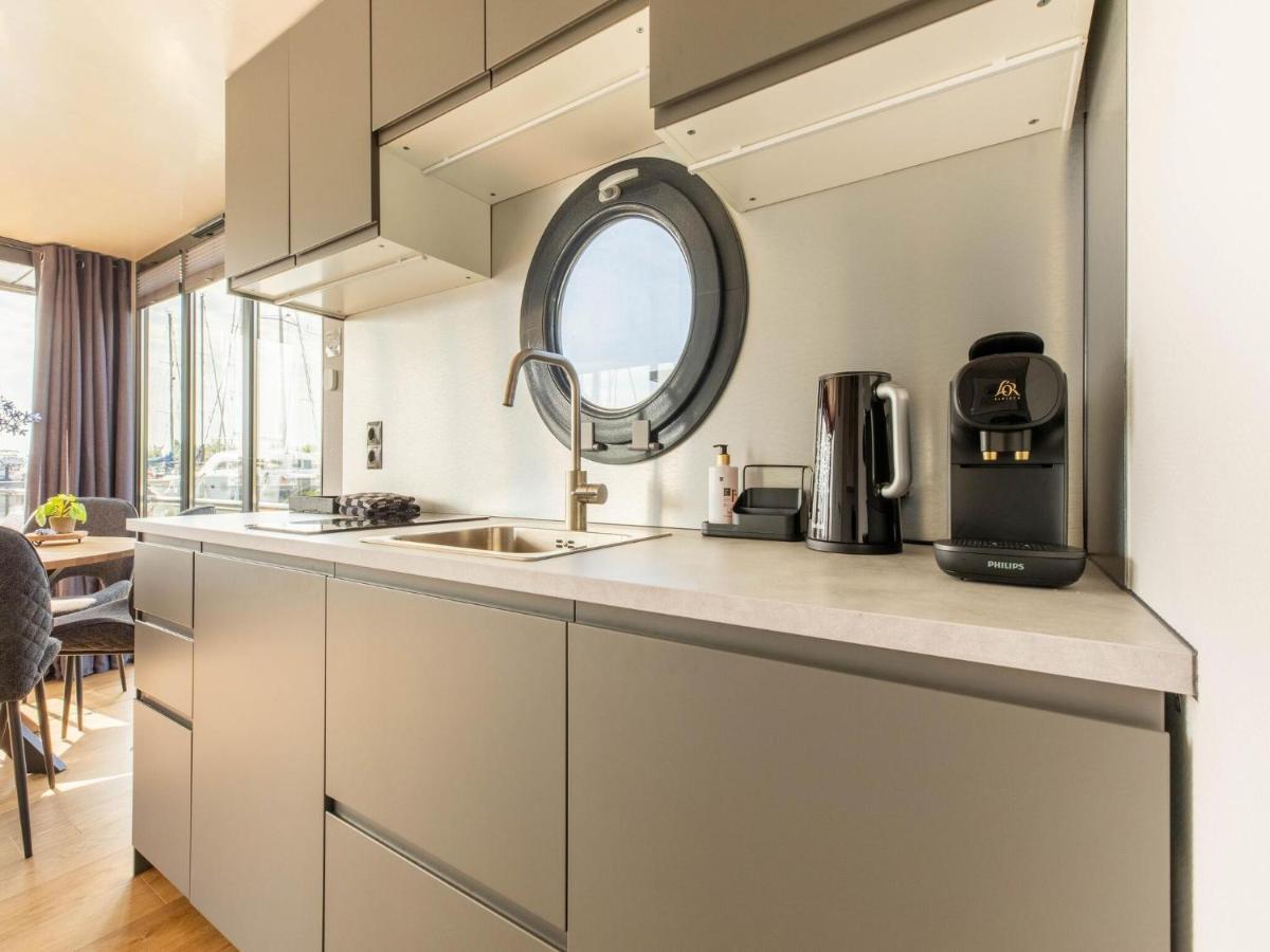 Comfortable Houseboat In Volendam Marina Dış mekan fotoğraf