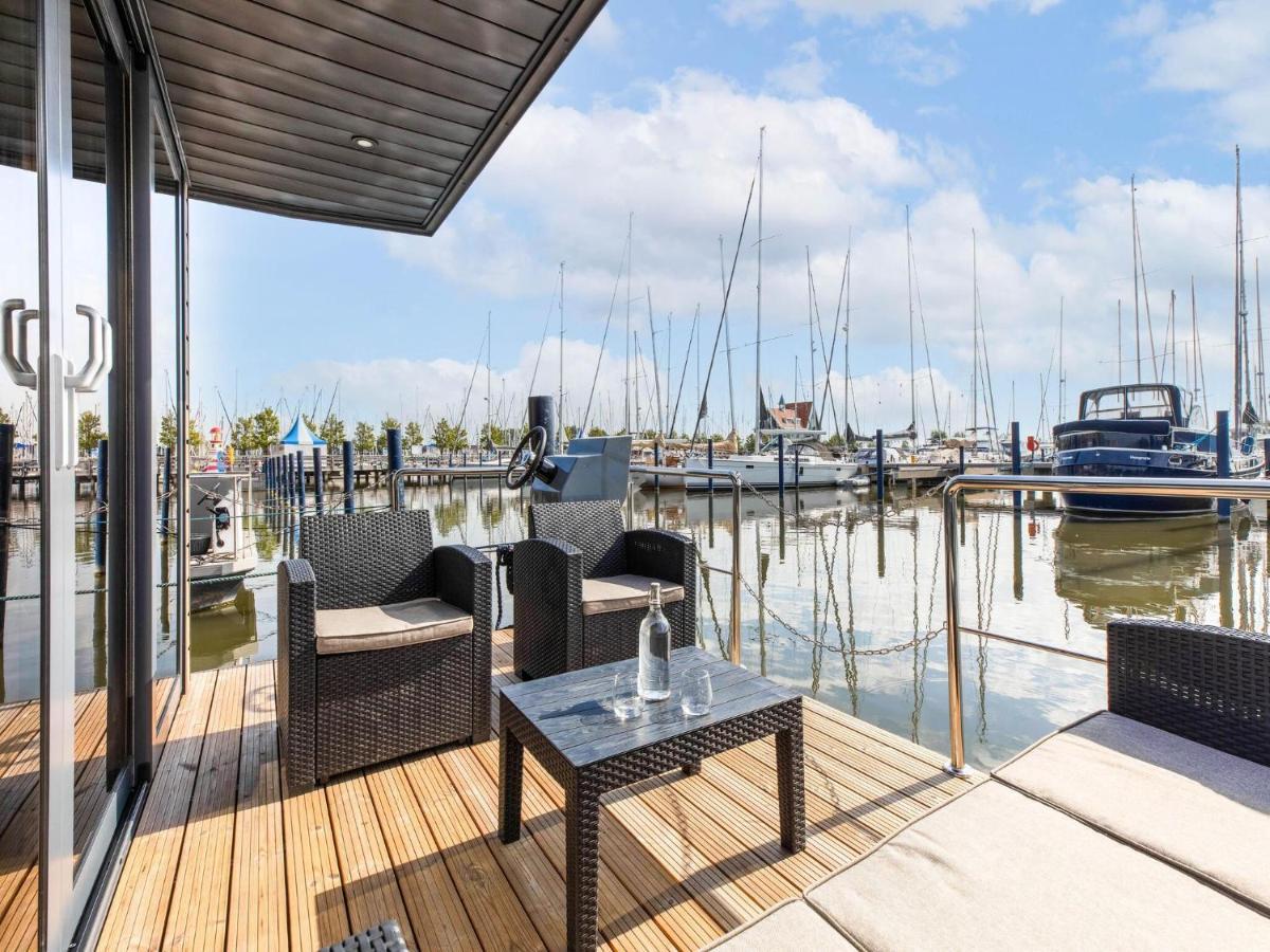 Comfortable Houseboat In Volendam Marina Dış mekan fotoğraf
