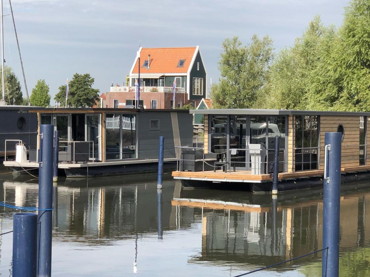 Comfortable Houseboat In Volendam Marina Dış mekan fotoğraf