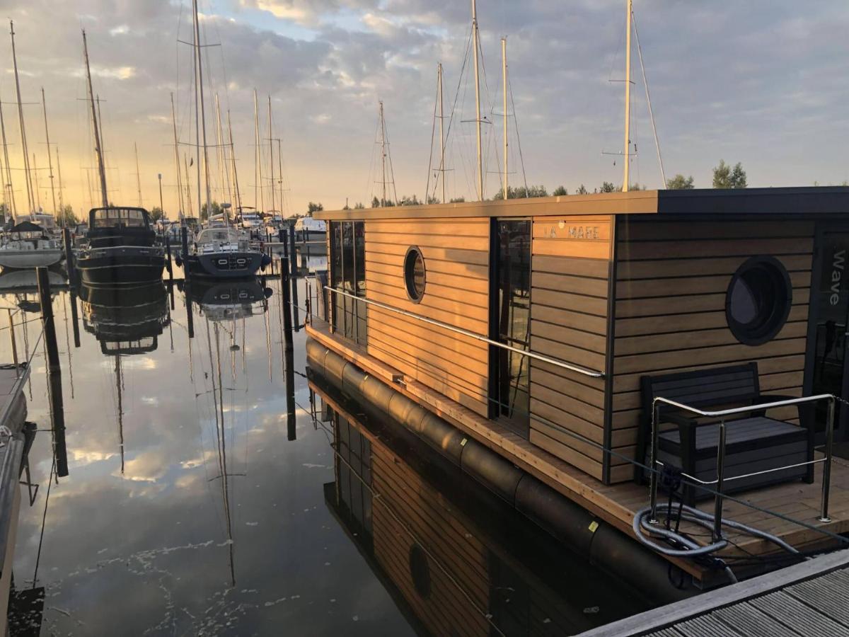Comfortable Houseboat In Volendam Marina Dış mekan fotoğraf